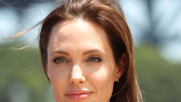How to: Όλα τα μυστικά του φυσικού μακιγιάζ της Angelina Jolie